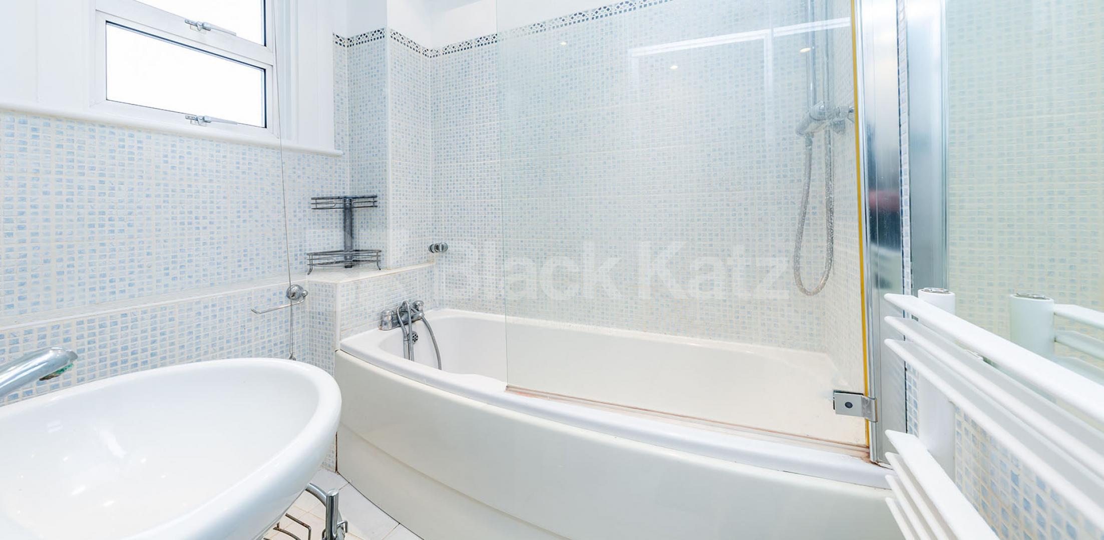 			PORTERED MANSION BLOCK!, 1 Bedroom, 1 bath, 1 reception Flat			 Grove End Road, ST JOHNS WOOD